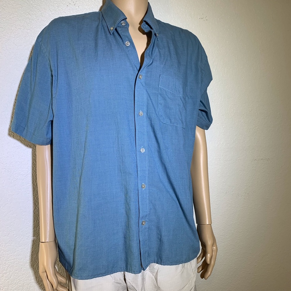 Short Sleeve Blue button down, classic look.